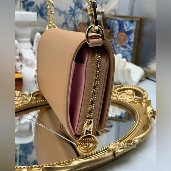 🆕 CHIARA FERRAGNI 🧿 NWOB Eyelike Motif Chain Linked Wallet on Chain, Nude